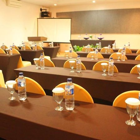 Liras Hotel Syariah Pulupanda Экстерьер фото